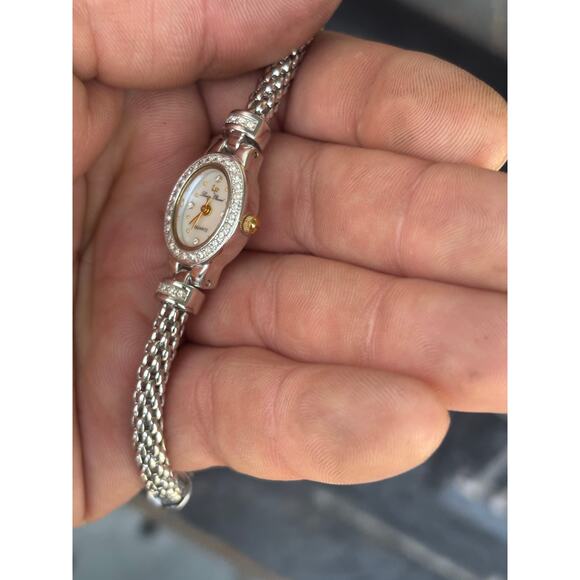 Lucien Piccard 27090WH Mother Of Pearl Dial Ladies Watch! New Battery! - Picture 4 of 10